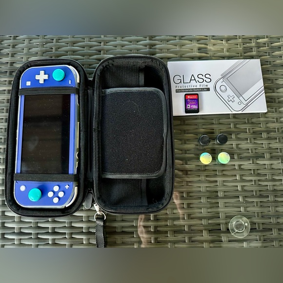 Nintendo Switch Lite - Picture 6 of 9